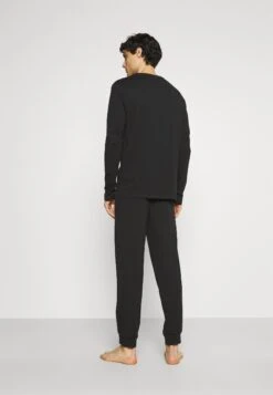 Pier One Piżama - Black 9 Pier One Piżama - Black -Pier One b9b8fb88b64649ea840444d93817e424