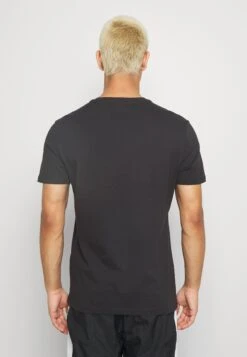 Pier One 7 PACK - T-shirt Basic - Black -Pier One c239e8a3e78042a8accd19b3ccbc3f93