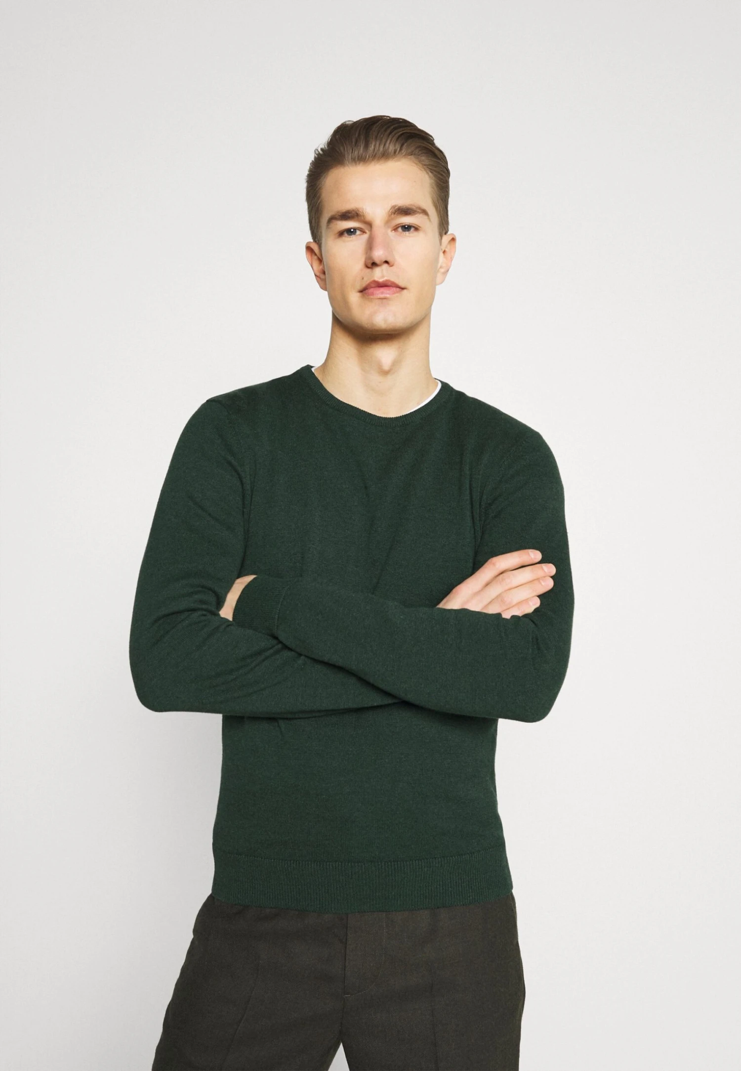 Pier One BASIC CREWNECK - Sweter - Mottled Dark Green 1 Pier One BASIC CREWNECK - Sweter - Mottled Dark Green