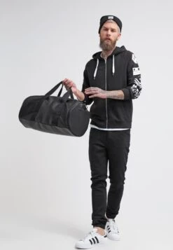 Pier One -Pier One c8442d776b294ac8bf415e674bac9720