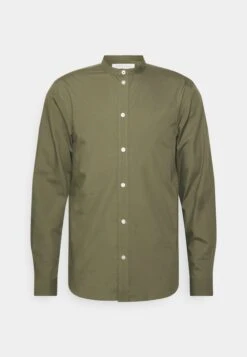 Pier One 2 PACK - Koszula - White/olive 13 Pier One 2 PACK - Koszula - White/olive -Pier One c99b63d767054818b2b8dcaa2ac69a7b