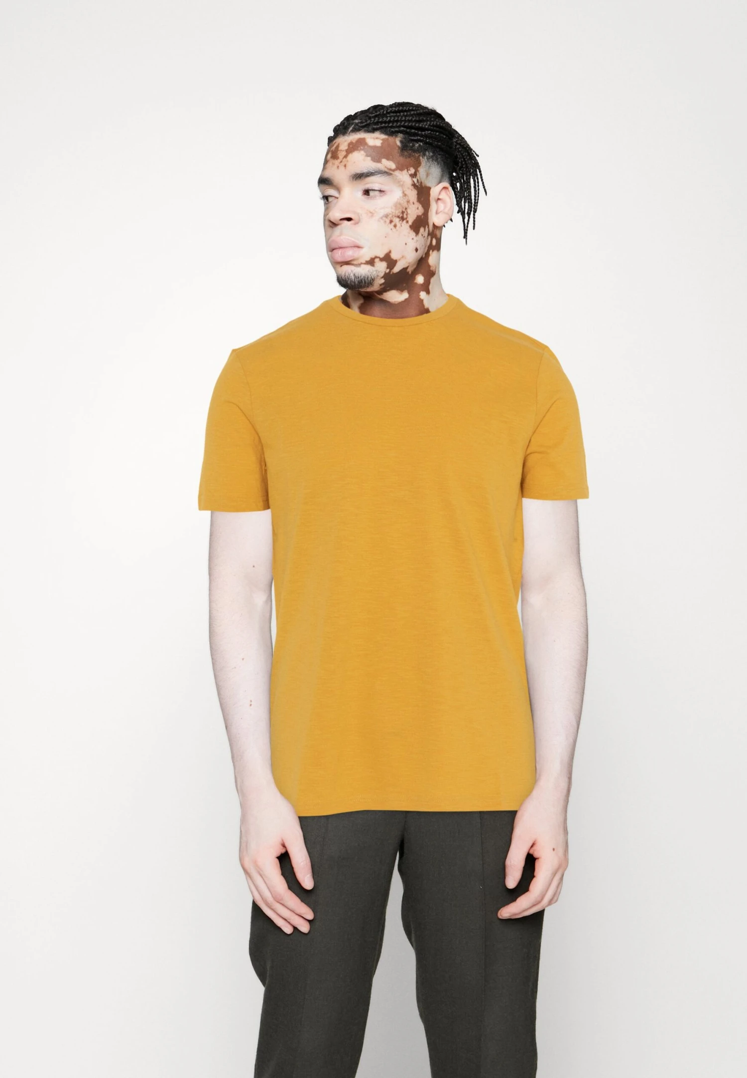 Pier One 7 PACK - T-shirt Basic - White/yellow/lilac 2 Pier One 7 PACK - T-shirt Basic - White/yellow/lilac - obrazek 2