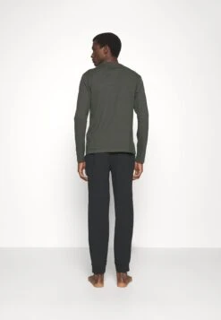 Pier One Piżama - Black/khaki 9 Pier One Piżama - Black/khaki -Pier One cc967b700a6247b8b7f004f945bc725f