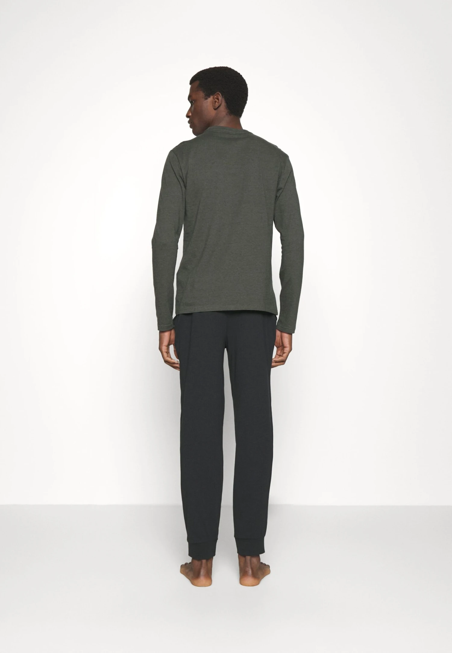 Pier One Piżama - Black/khaki 3 Pier One Piżama - Black/khaki - obrazek 3