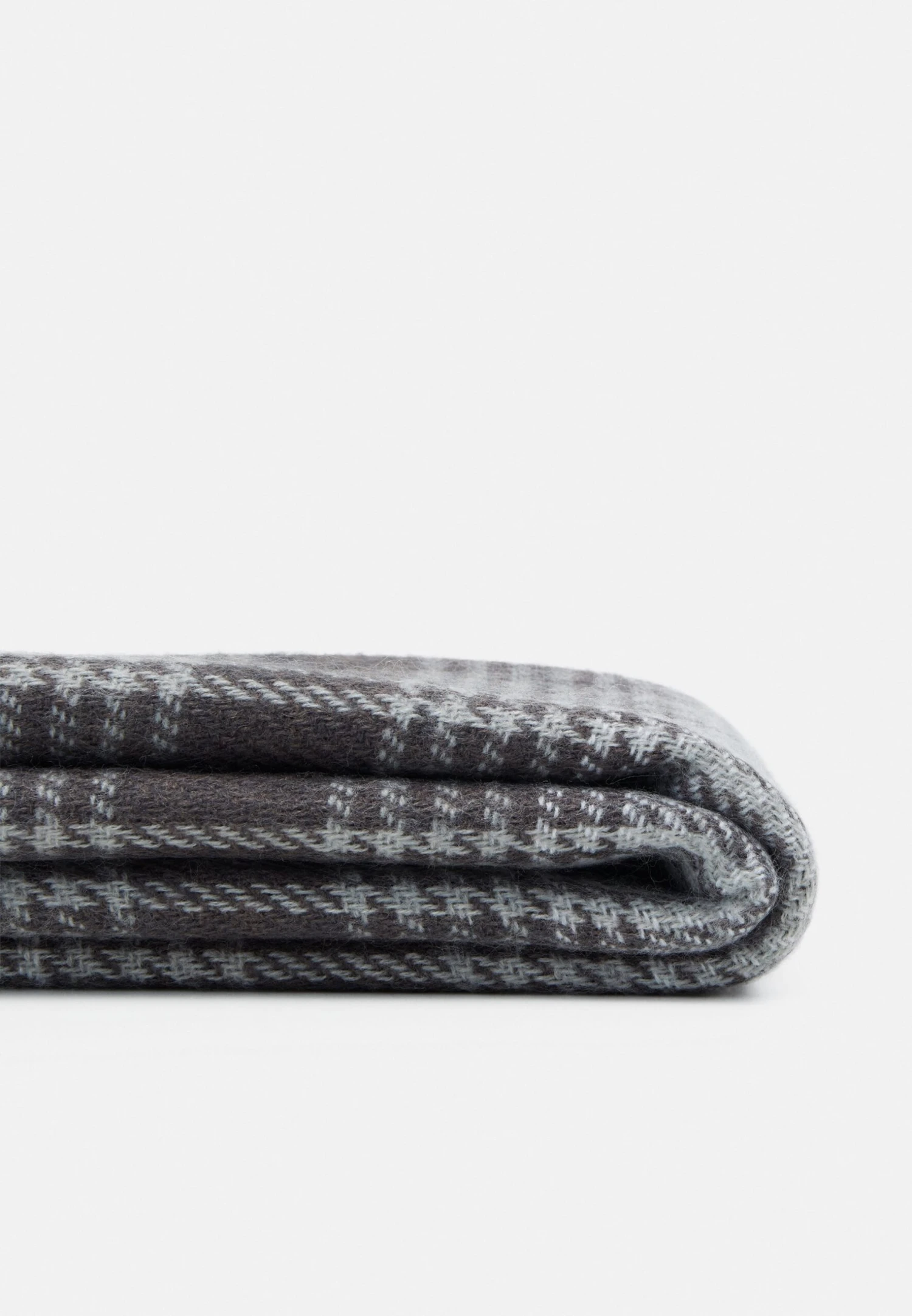 Pier One Szal - 102 - Grey_001 - White 2 Pier One Szal - 102 - Grey_001 - White - obrazek 2