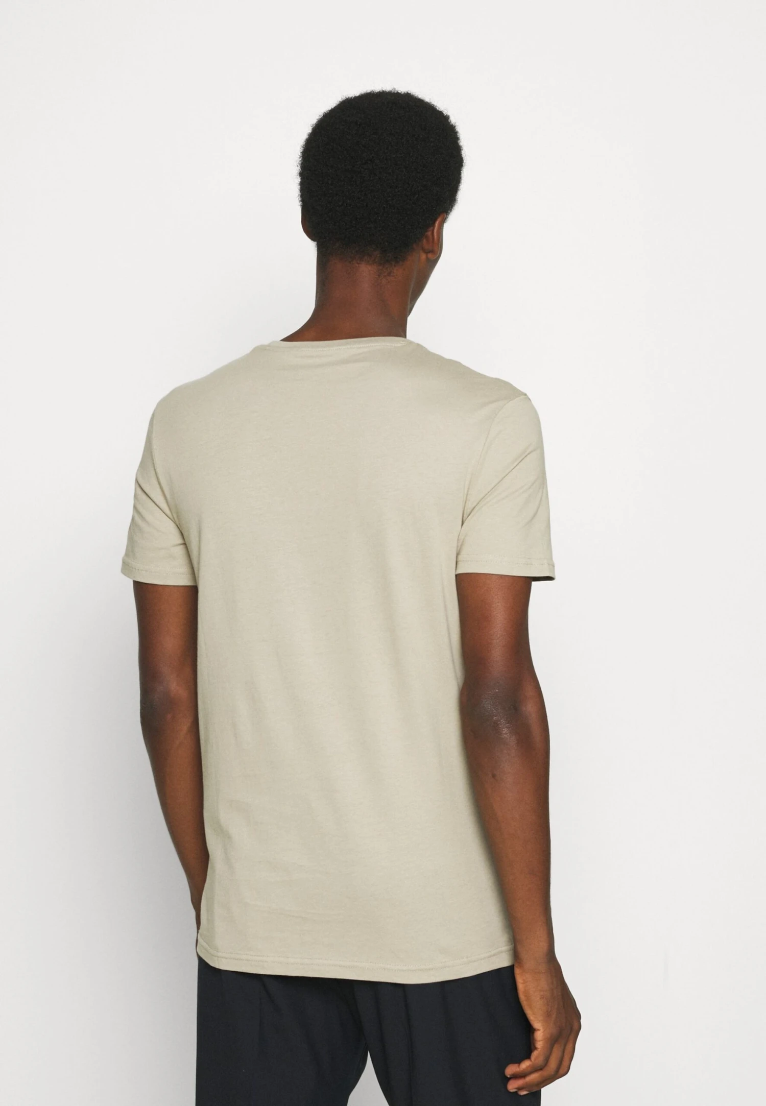 Pier One 5 PACK - T-shirt Basic - White/dark Grey/black 3 Pier One 5 PACK - T-shirt Basic - White/dark Grey/black - obrazek 3