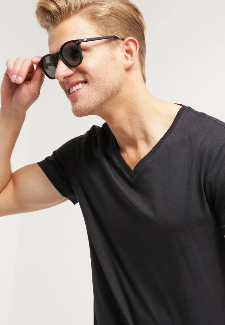 Pier One 2 PACK - T-shirt Basic - White/black 4 Pier One 2 PACK - T-shirt Basic - White/black - obrazek 4