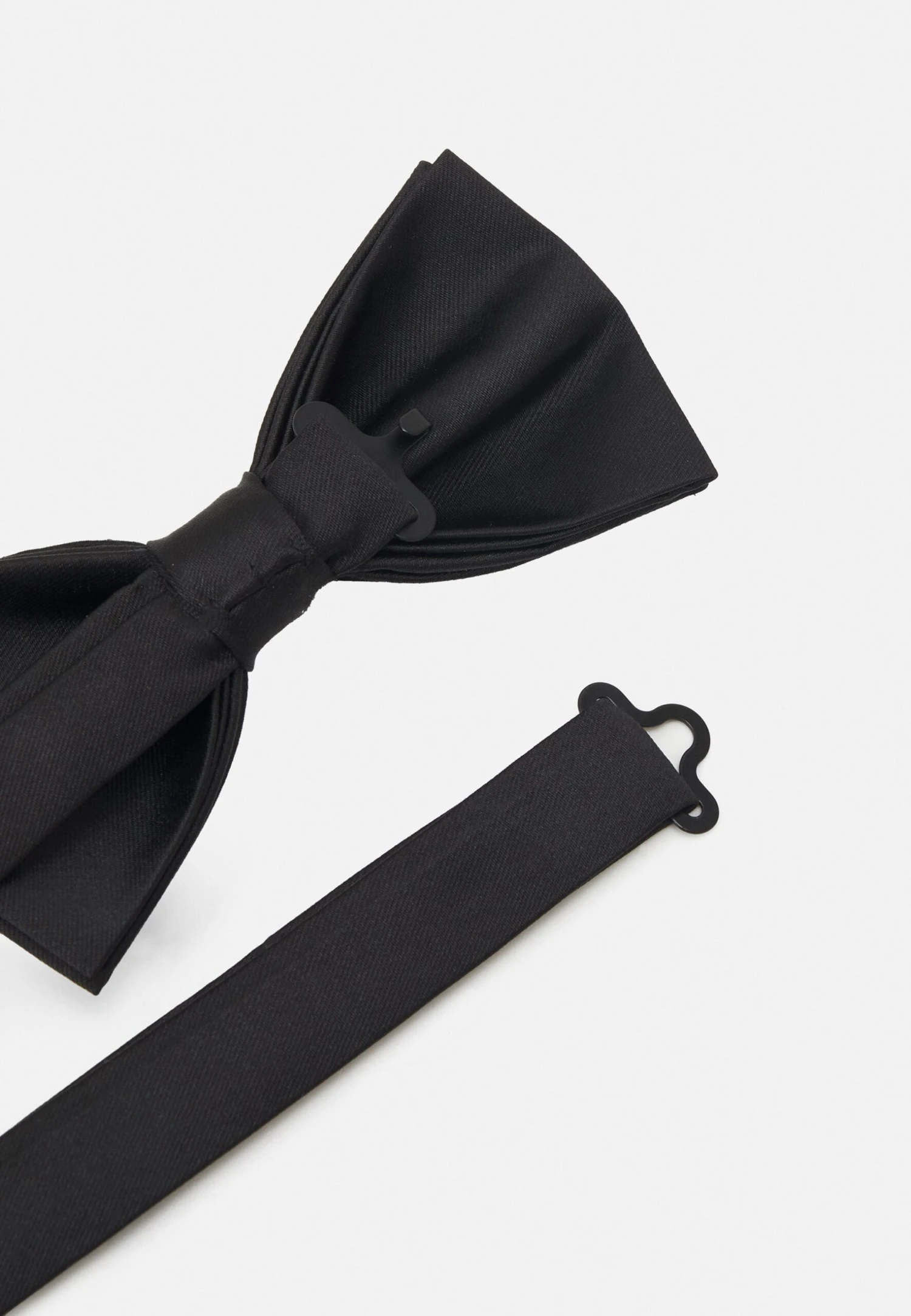 Pier One Mucha - Black 1 Pier One Mucha - Black