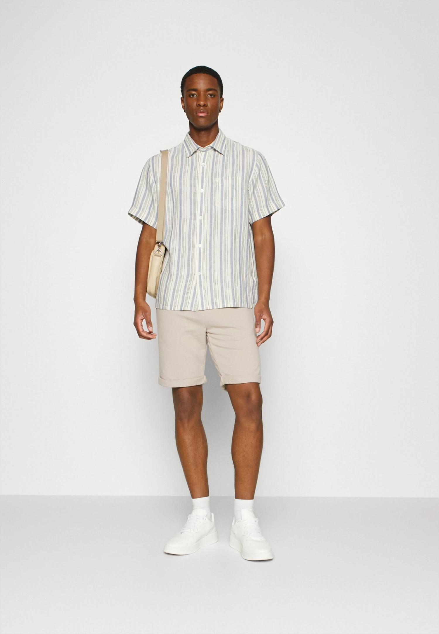 Pier One Spodnie Treningowe - Tan 2 Pier One Spodnie Treningowe - Tan - obrazek 2