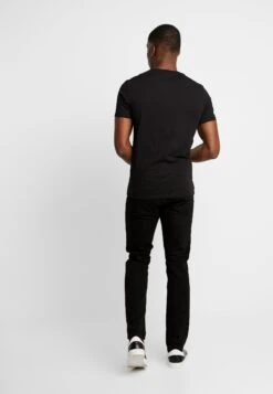 Pier One T-shirt Z Nadrukiem - Black -Pier One ee8af05e410f47e99a7bef60e25a11f8