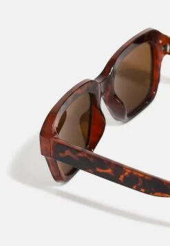 Pier One UNISEX - Okulary Przeciwsłoneczne - Black -Pier One faad10b8a5a2445f865f09b5d12427d1